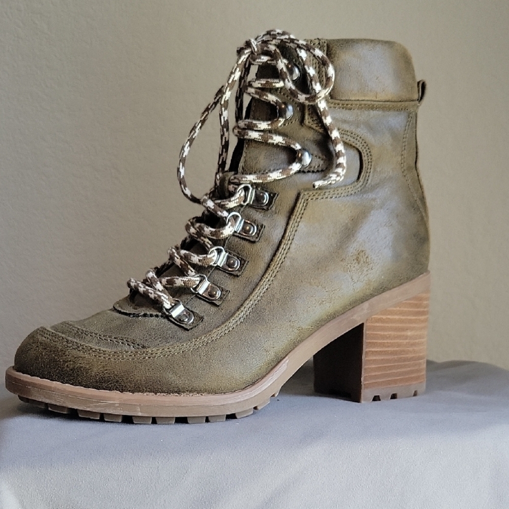 Women's Olive Lace-Up Ankle Boots